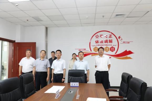 莒南县行政争议实质性化解中心在莒南法院揭牌成立