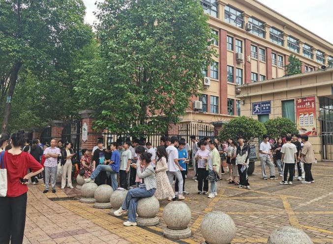 中考启幕!雁江9600余名学子奔赴考场