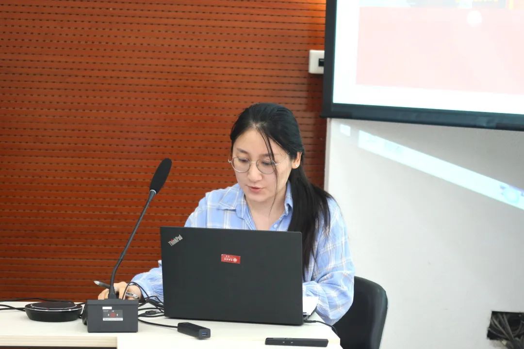 赵冠男,王志强,陈涤非,尹靖雨作报告下午的博士生论坛由李虹教授主持.