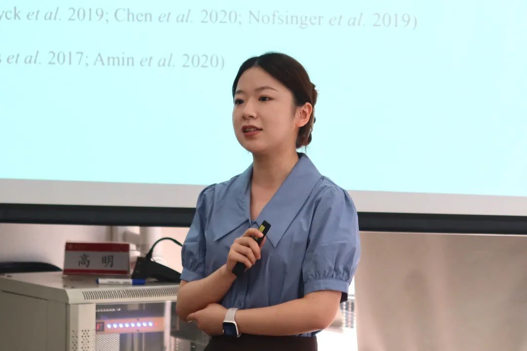 赵冠男,王志强,陈涤非,尹靖雨作报告下午的博士生论坛由李虹教授主持.