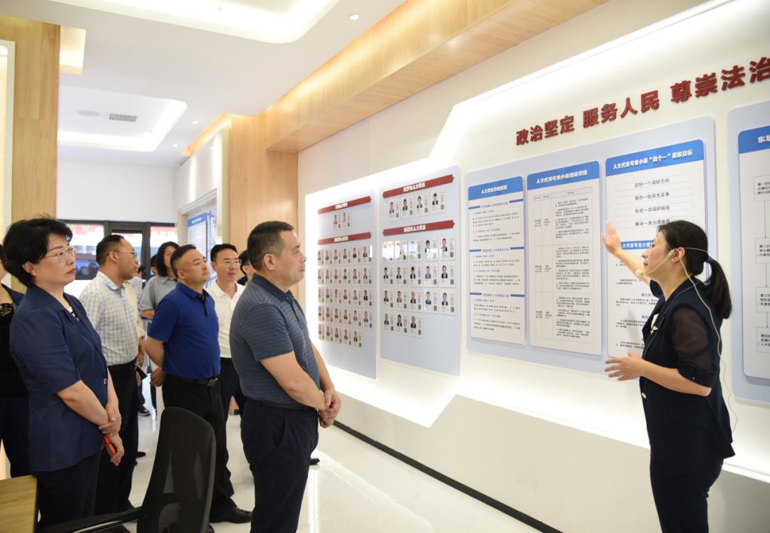 推进会,区人大常委会联工委主任刘素娟报告全区人大代表联络站"建管