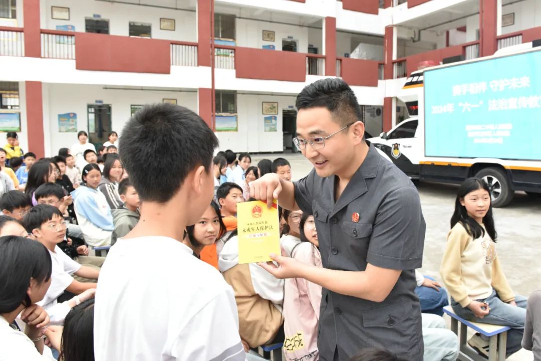 《意见》发布后,全市首个学生欺凌治理委员会成立!