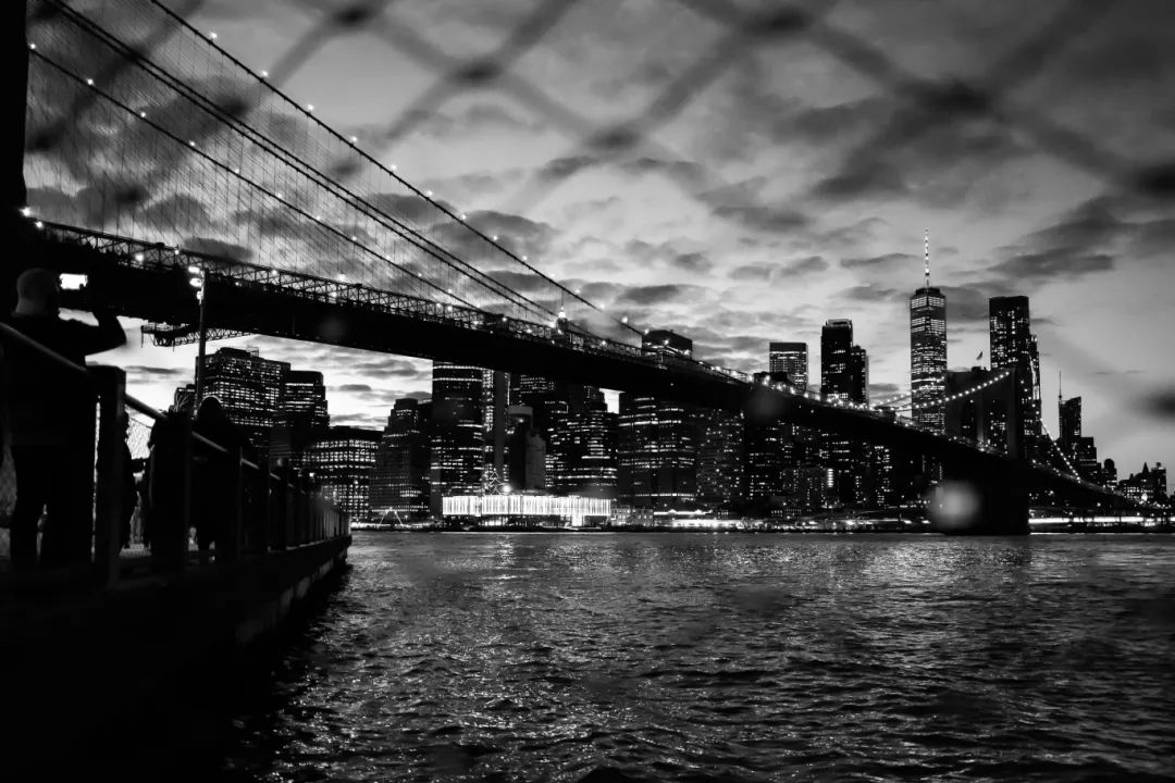 《双城》| 以黑白视角探索世界城市之美