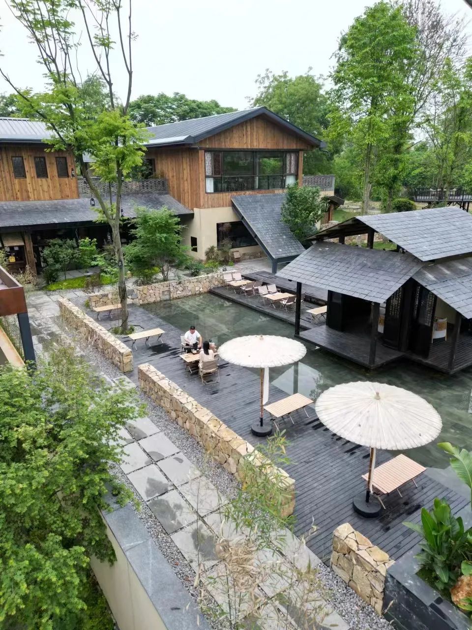 ai在温江丨夏意渐浓,跟着小金来一场"反向旅游"