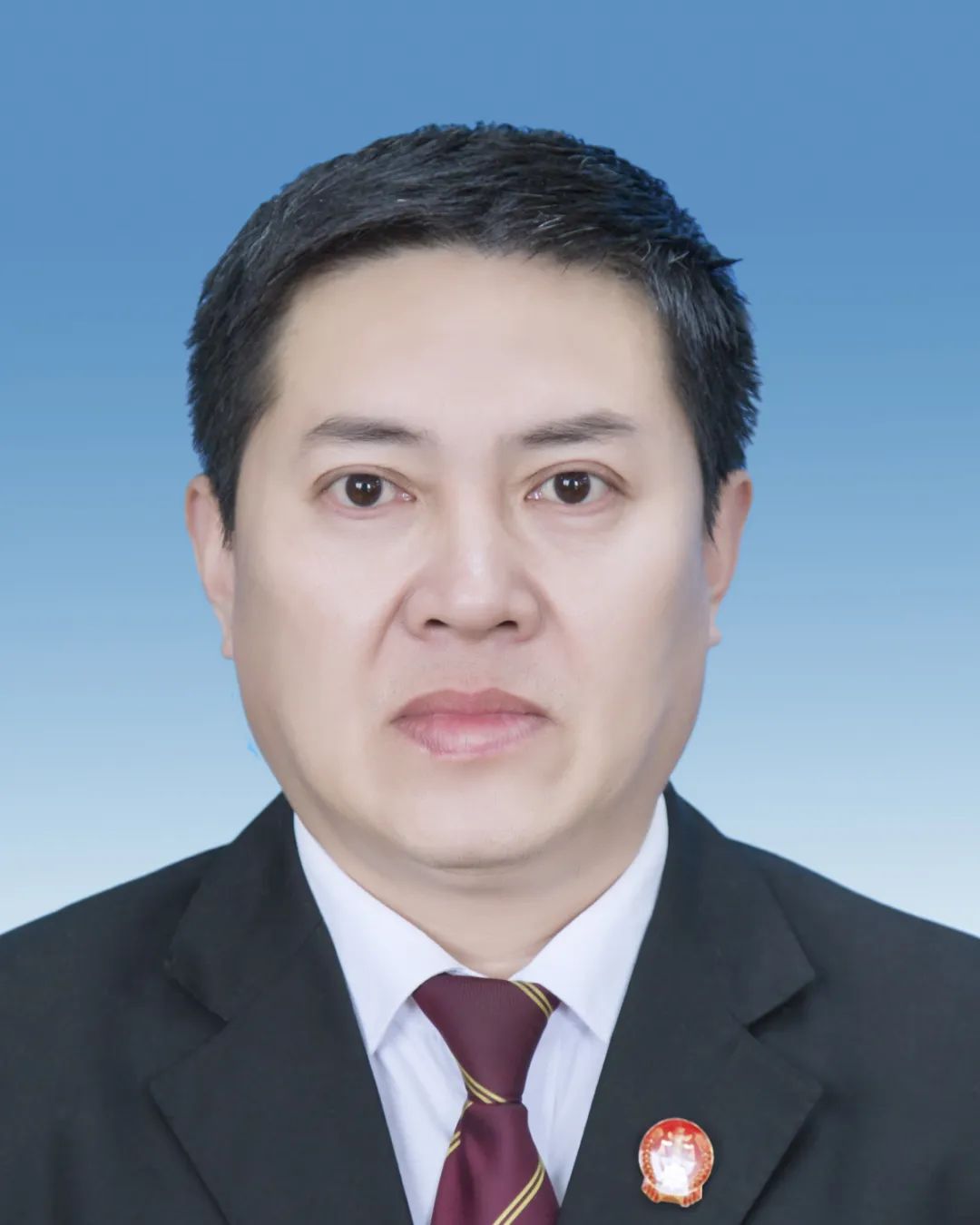 由于双方情绪激动,拒绝沟通,赵向东多次组织调解,从原告母亲处入手