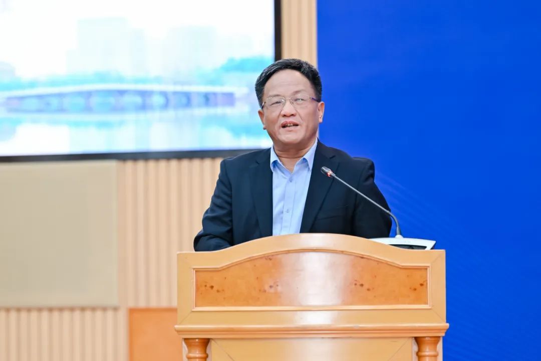 教授,中国知识产权研究会副理事长彭学龙作主题发言同济大学上海国际