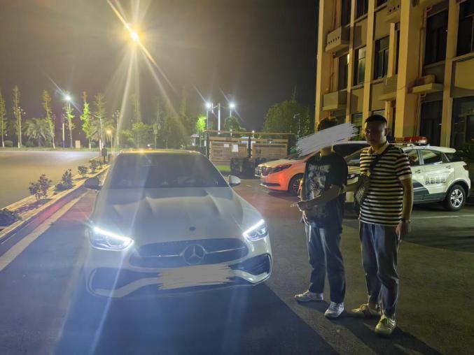 景德镇一男子在银行提取10万元现金,没想到