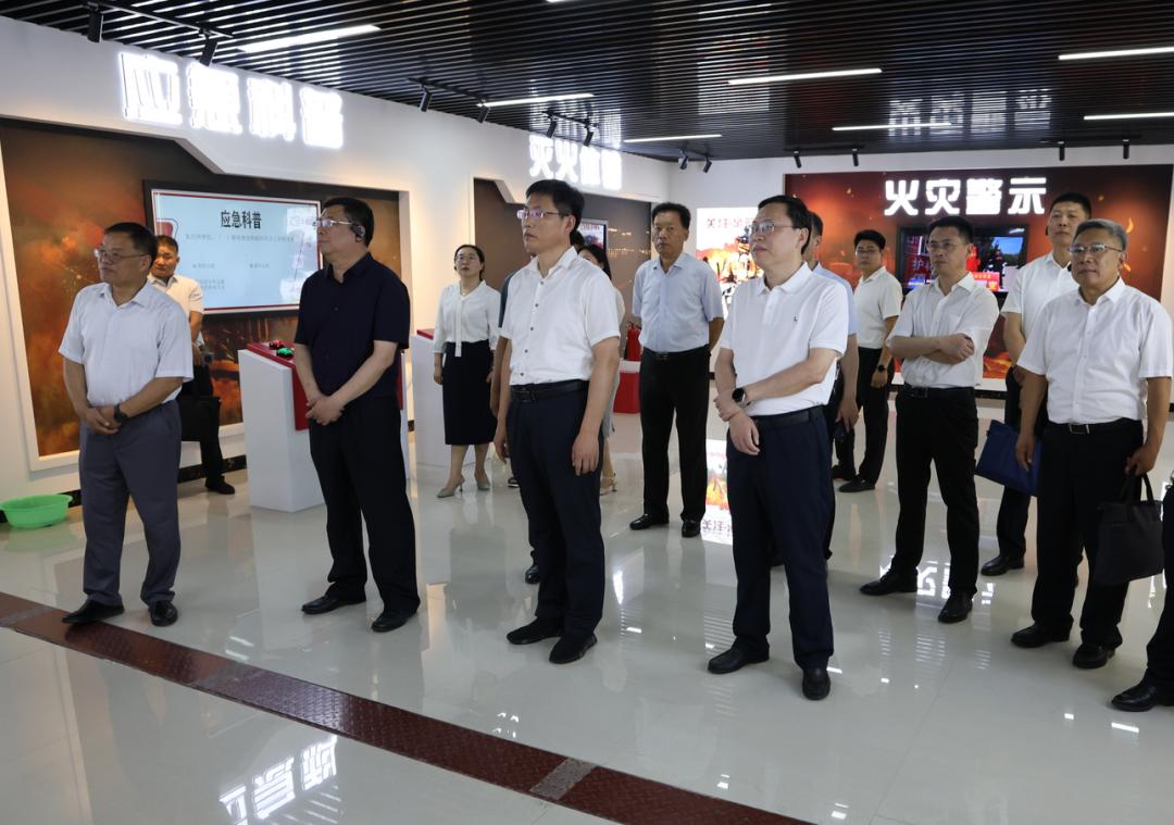 滕州市首个"青少年维权法律服务站"成立