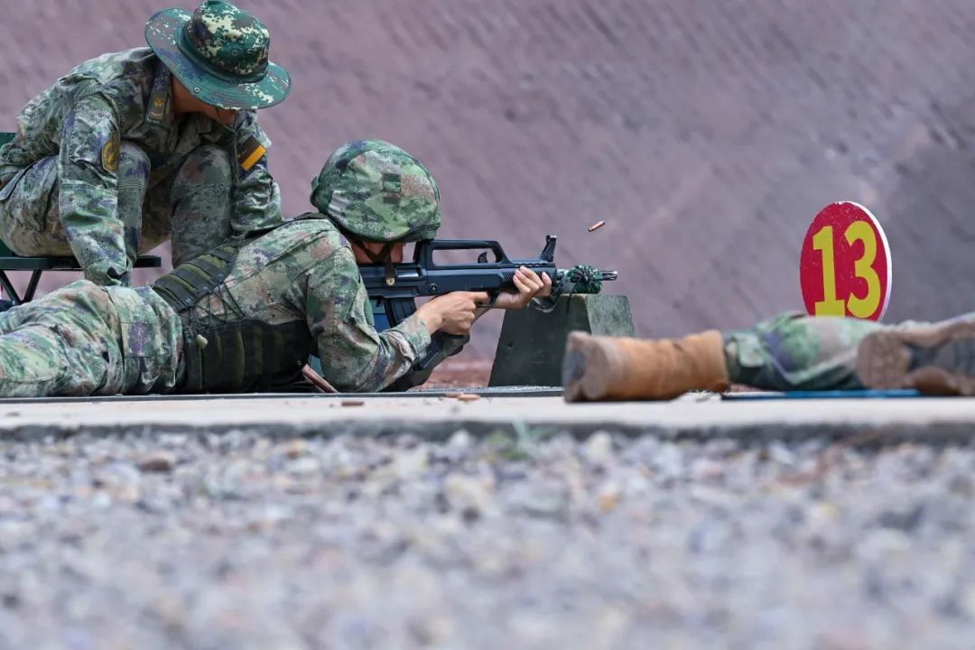 新兵残酷搞体能图片