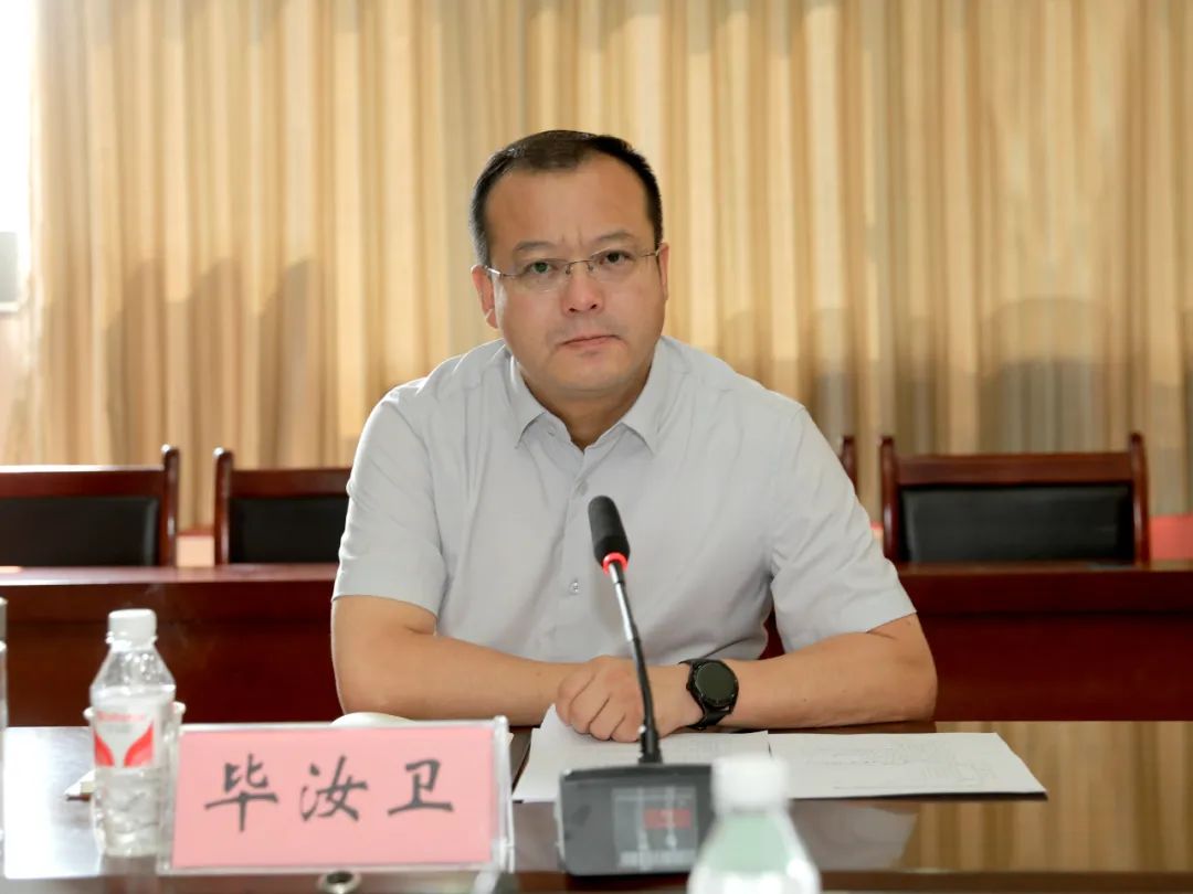 【新闻速递】县委书记毕汝卫带队到县中医医院调研