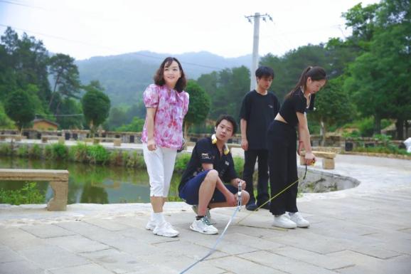 湖北大学师生将环境设计课开在麻城茯苓窝