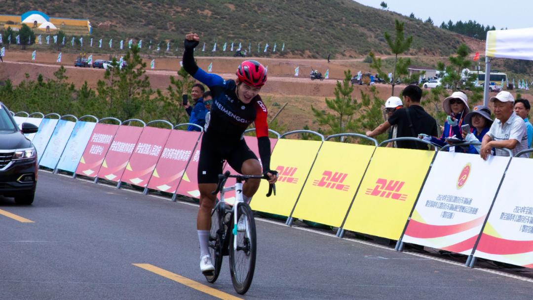 经过激烈角逐,内蒙古代表队郝然获得冠军,天津队王瑞东和江苏队刘成路