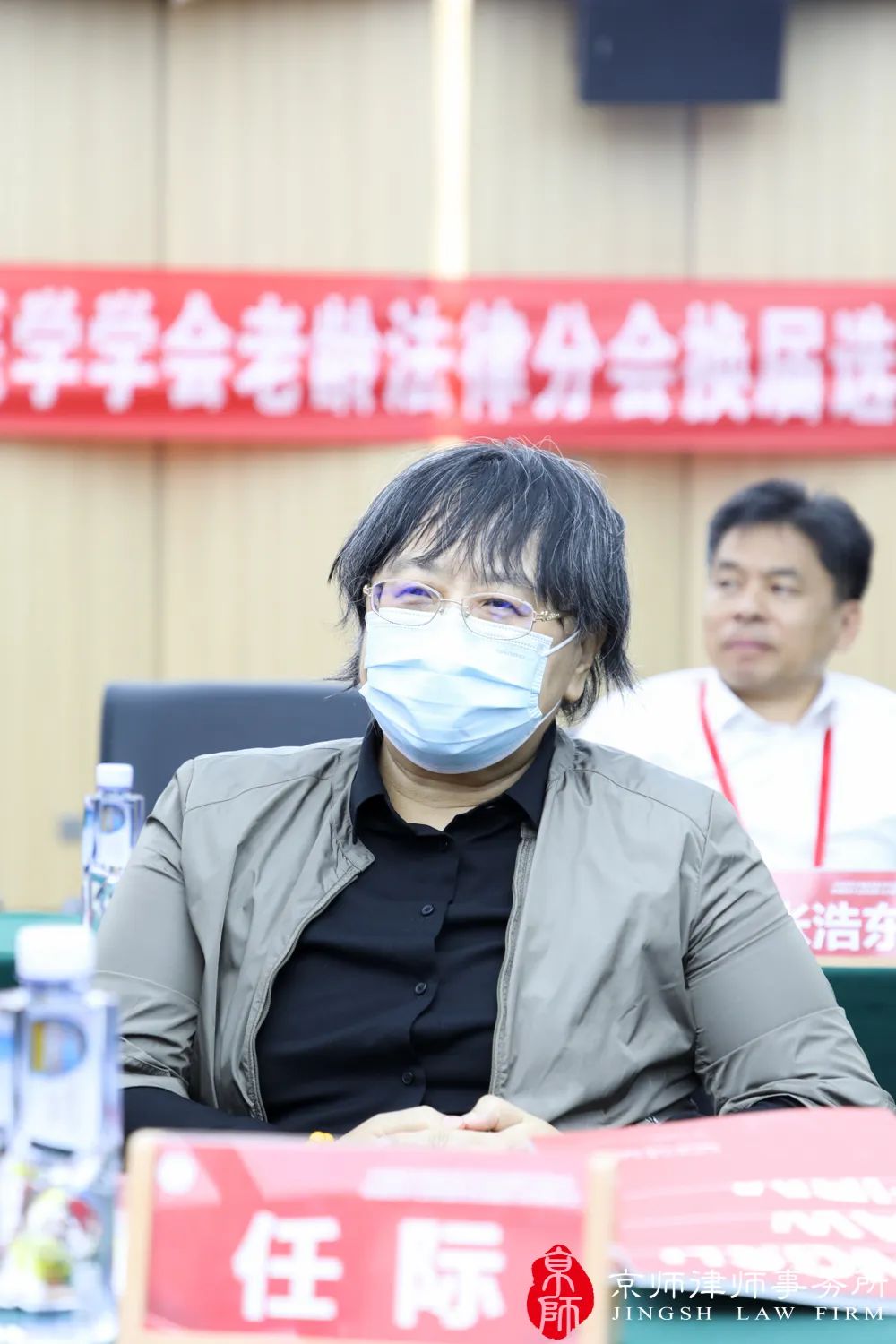 左:中国政法大学法学院原院长,国务院参事焦洪昌中:中国人民大学老年