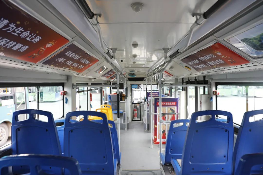 "蓝焰号"消防主题公交车亮相吉林