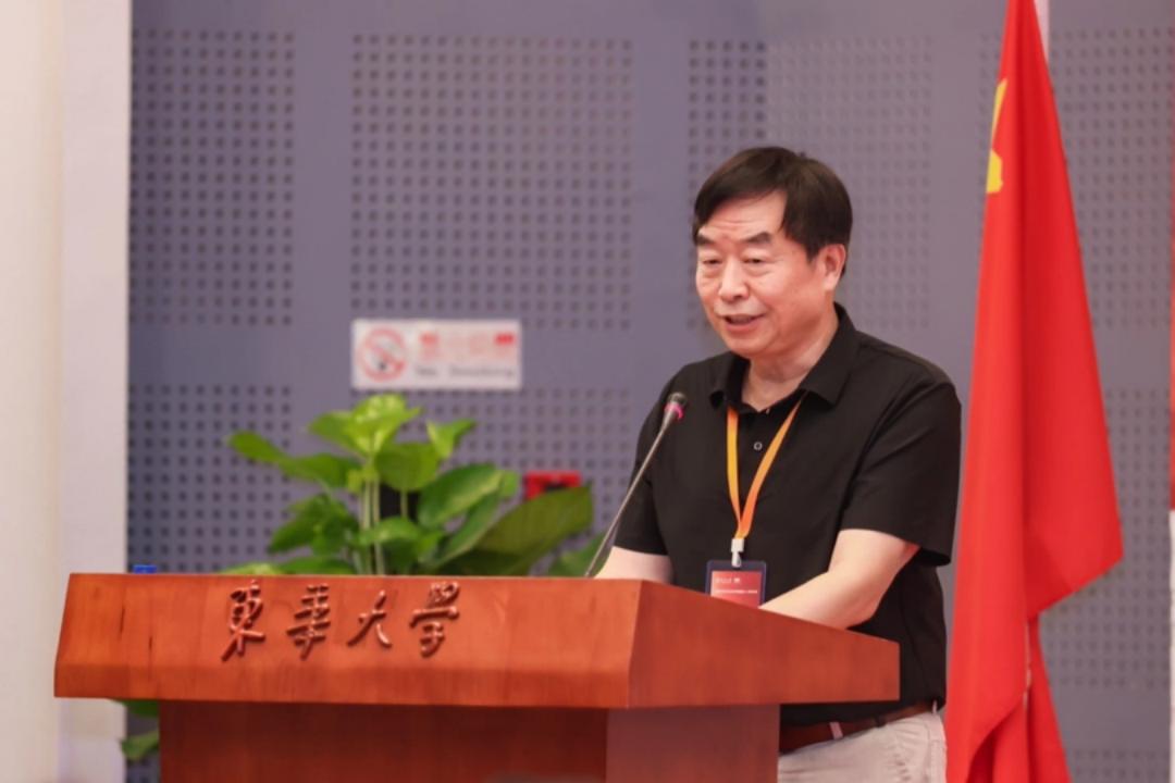 (学院首任院长乐嘉锦)(罗清蓝与同学们参加中国"互联网 "大学生创新