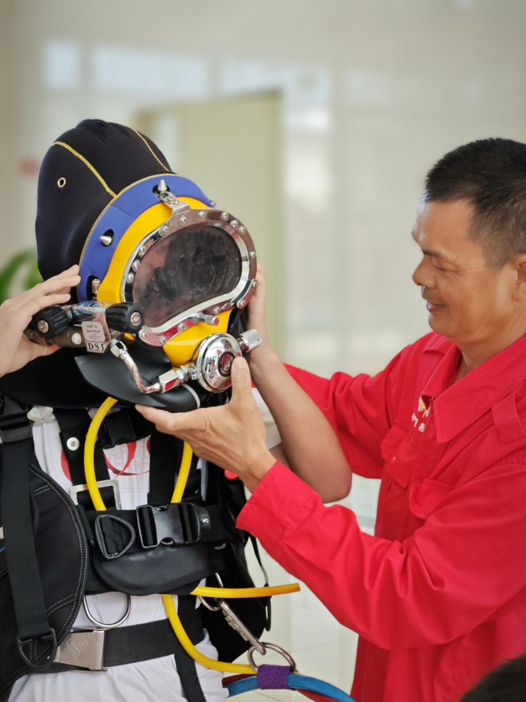 救在身边"开放日暨"中国救捞"新媒体直播活动