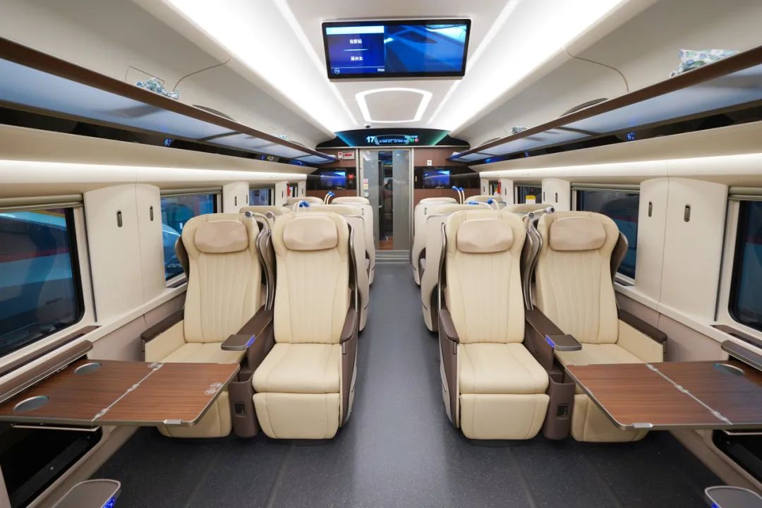 新车上线!复兴号智能动车组技术提升版列车投入运营