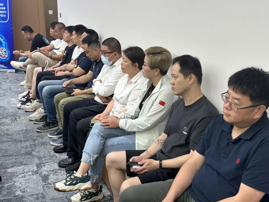 上海黄浦公安反诈宣传走进豫园商圈,推出“十大反诈公式” 上海黄浦公安反诈宣传走进豫园商圈,推出“十大反诈公式”