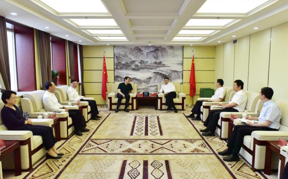 王海波会见江苏省副省长赵岩