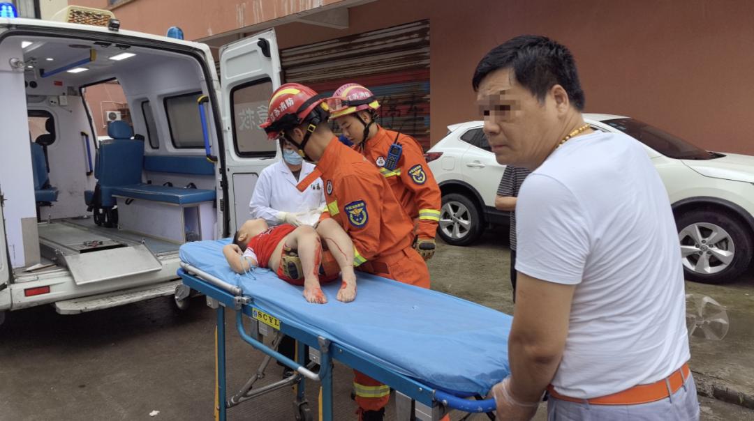 监控拍下揪心一幕!