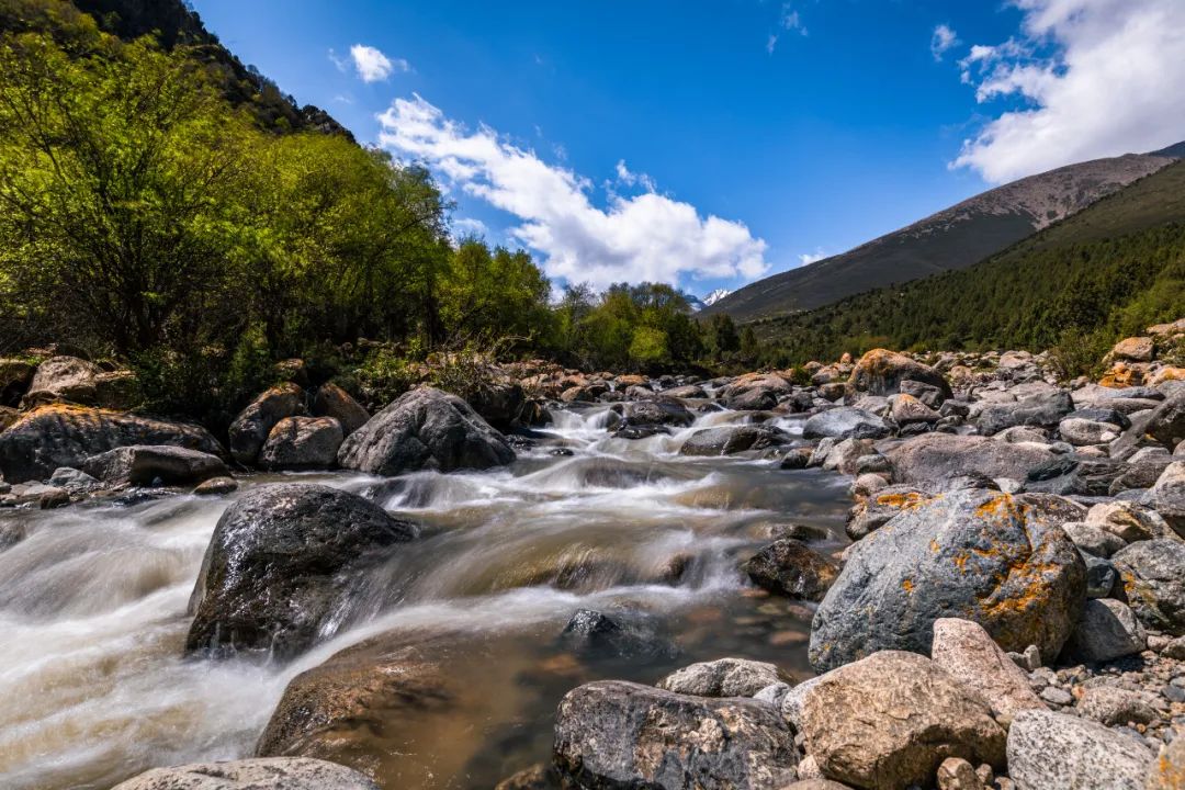 美丽的人间天堂天祝三峡境内山高谷深,地貌奇特,怪石嶙峋石山,森林,草