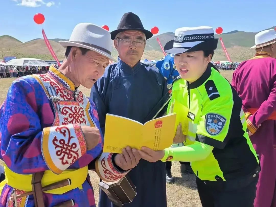 内蒙古交警为旅游季创造出行无忧交通环境 |除隐患防事故_澎湃号·媒体_澎湃新闻-The Paper