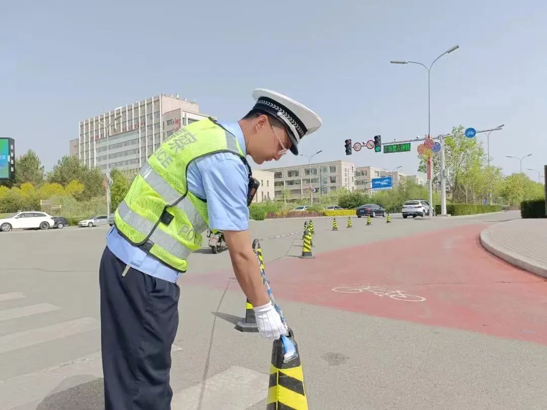 内蒙古交警为旅游季创造出行无忧交通环境 |除隐患防事故_澎湃号·媒体_澎湃新闻-The Paper