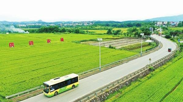 湖南郴州嘉禾县：方便群众出行，城乡专线实现乡村公交全覆盖