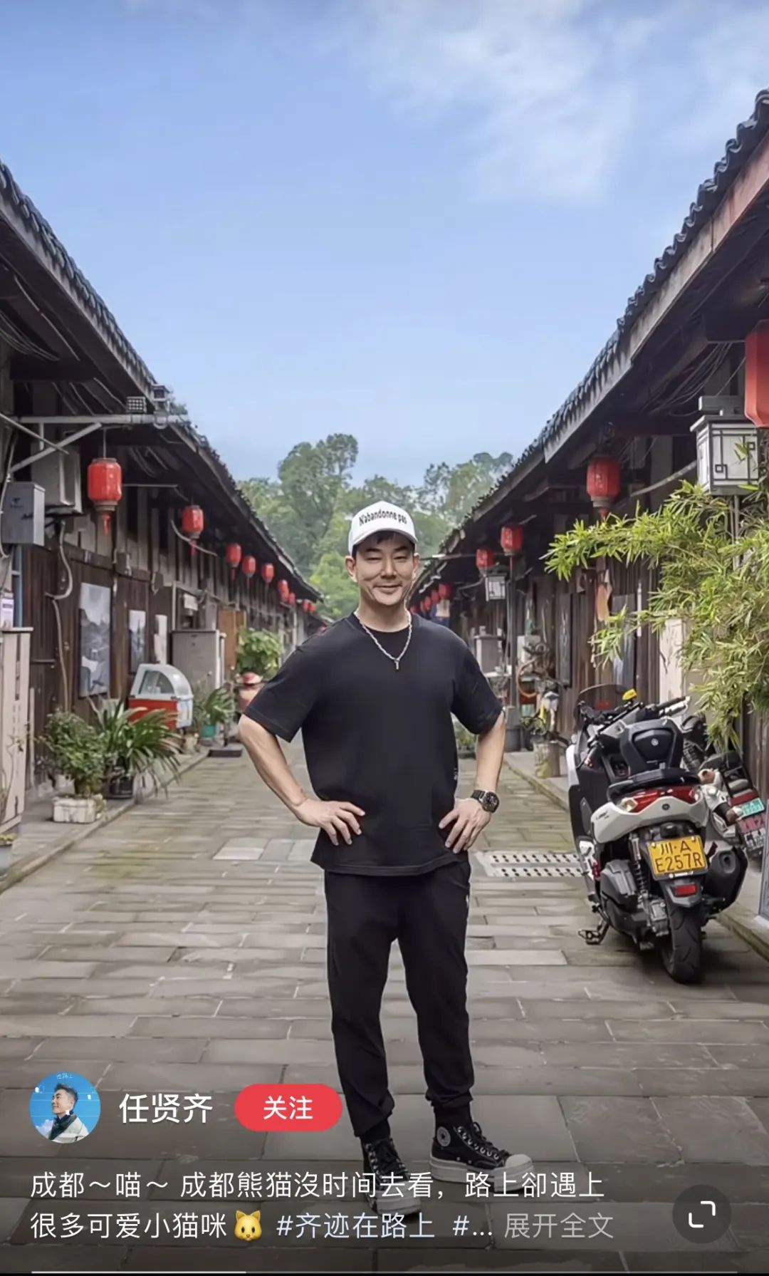 汤唯路边吃烧烤？这些明星比我会“耍成都”