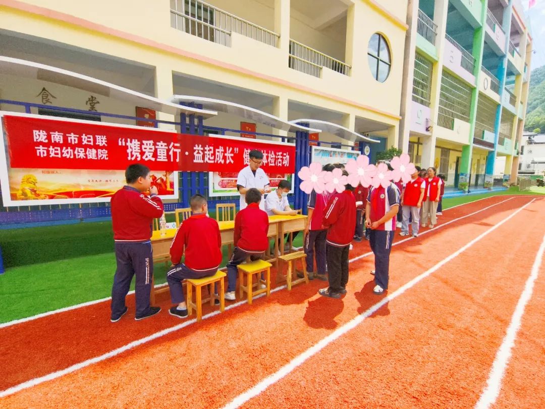 陇南市妇联开展庆祝"七·一"建党103周年暨结对关爱儿童主题党日活动