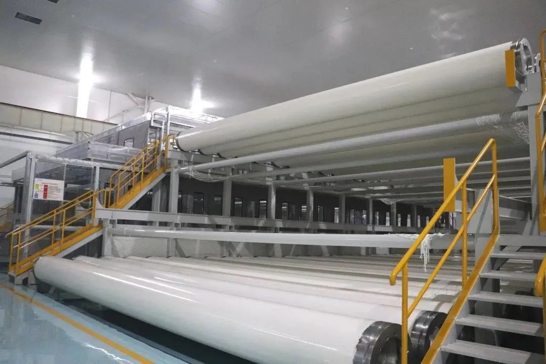 "项目计划引进4条德国布鲁克纳全球领先的膜材料生产线,年产能达20