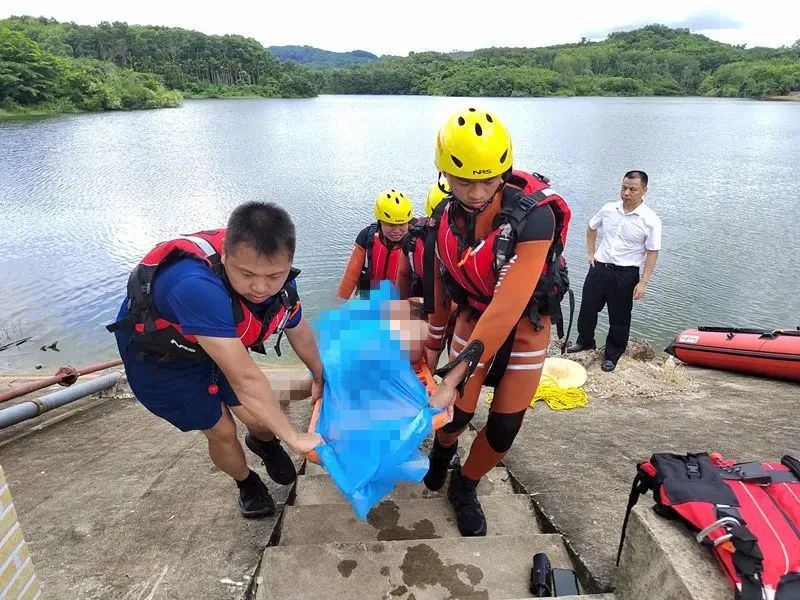 落水身亡图片