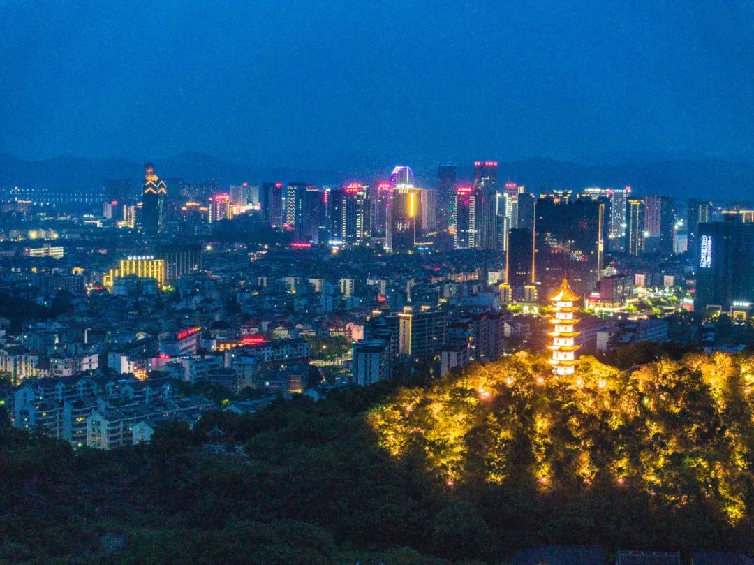 暨阳夜景 贺元凯 摄……原标题:《浙江50多位拍友,定格诸暨之美!》