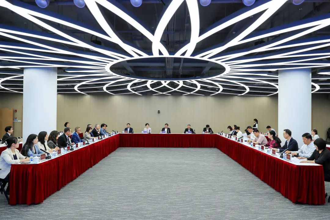 【区域】黄浦召开跨国公司地区总部圆桌会议暨总部颁证仪式