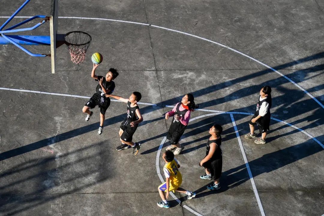 小学生篮球赛美篇图片