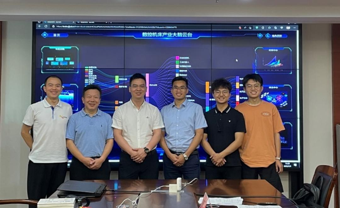 他爱去企业“蹲点”,她读文献“上瘾”,去高校任教的故事各有精彩