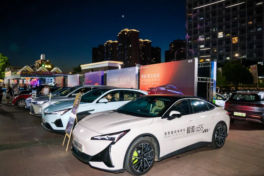 活力岛车展延续强大的车企阵容车展区自制diy的手工漆扇只需几分钟你