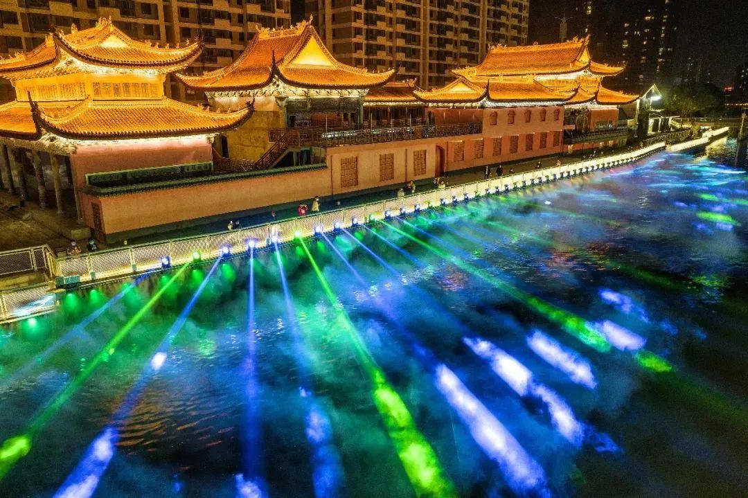 官河水街黄岩超热的网红打卡点更是夜游的好去处官河两岸不仅有美食