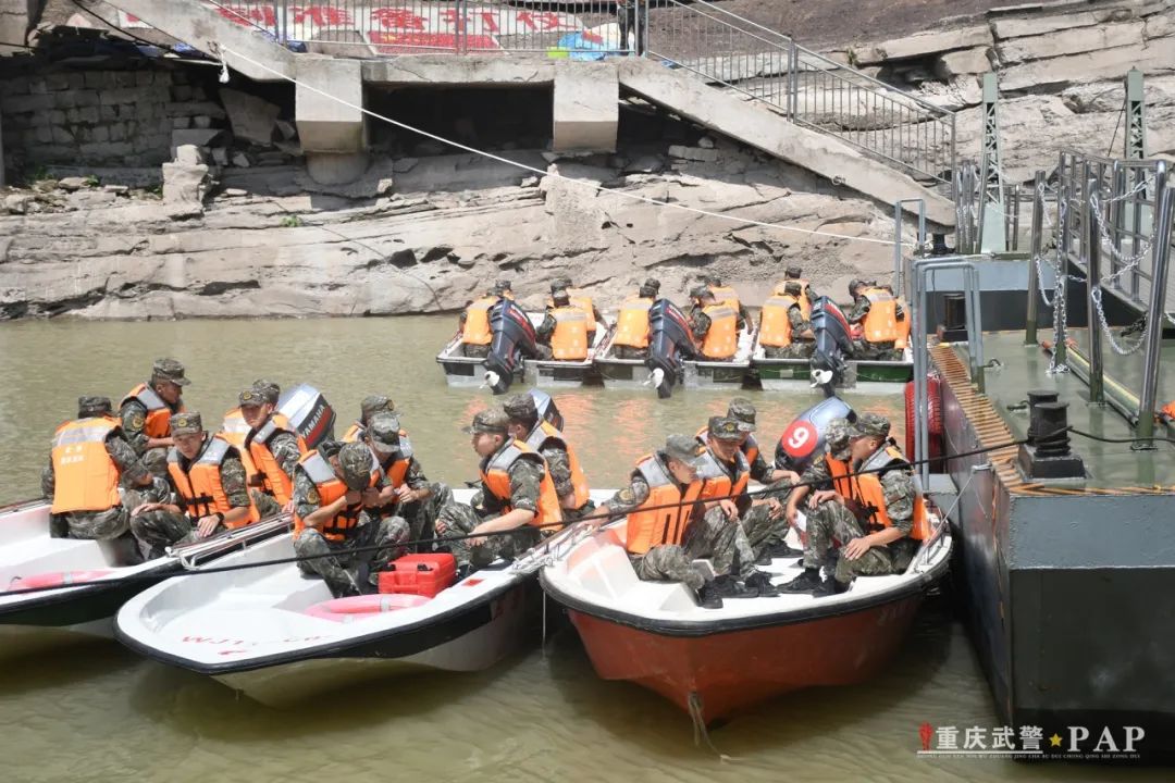 破浪前行!直击冲锋舟手集训现场