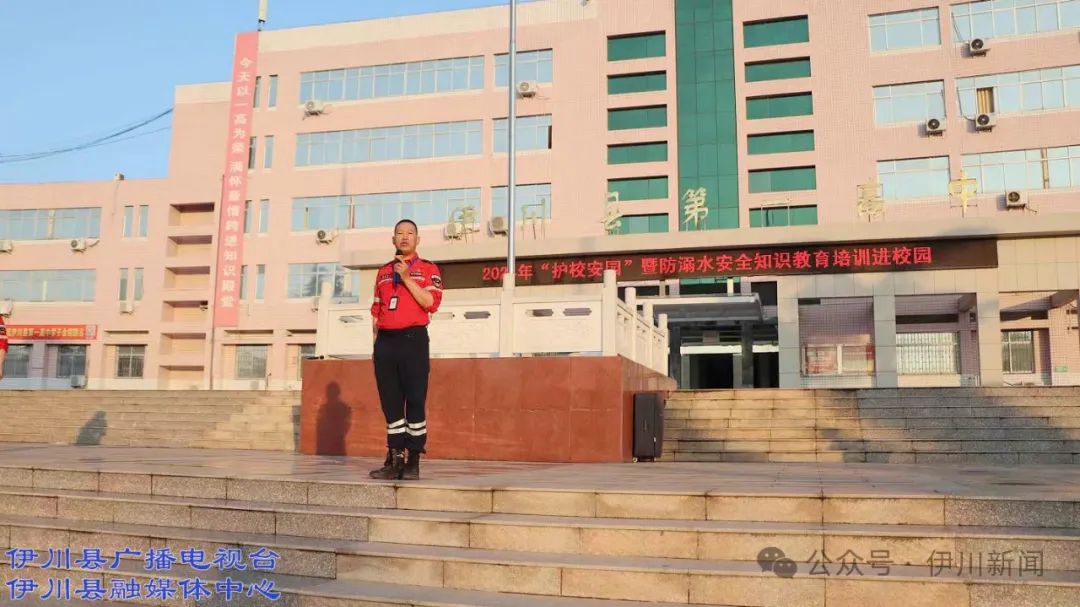 【记者走基层】伊川一高:这次讲座邀请他授课