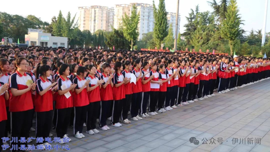 【记者走基层】伊川一高:这次讲座邀请他授课