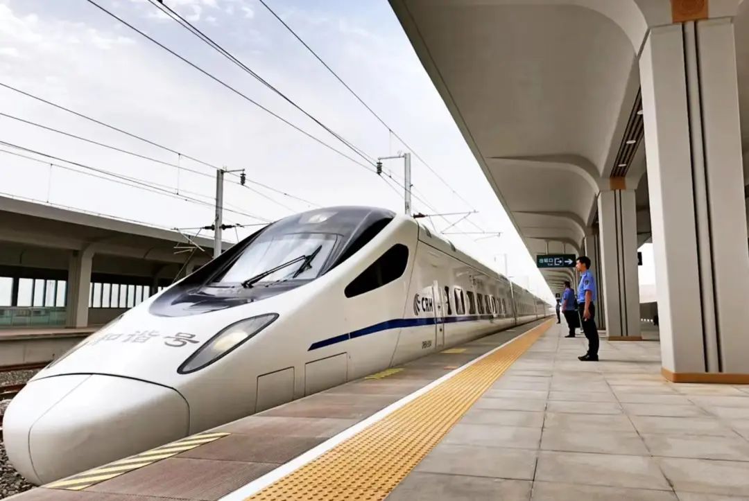 境内g30高速,g312线,兰新铁路纵穿南北,s308线,s316线,干武铁路横贯