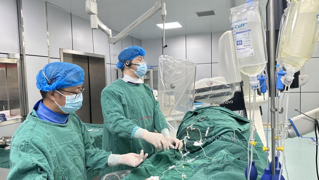 顾宇翔表示,今后"周良辅院士基金会"将举办新疆脑血管疾病介入人才