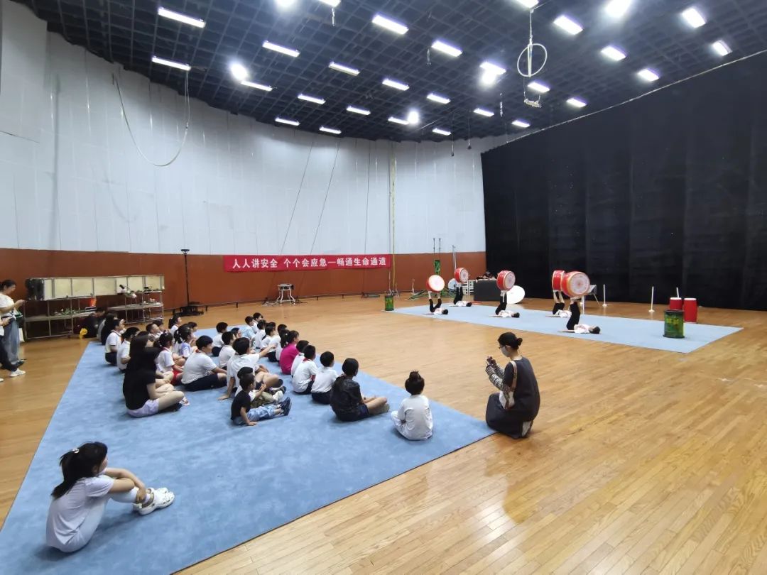 "泉"在济南过暑假|济南市杂技团组织研学活动