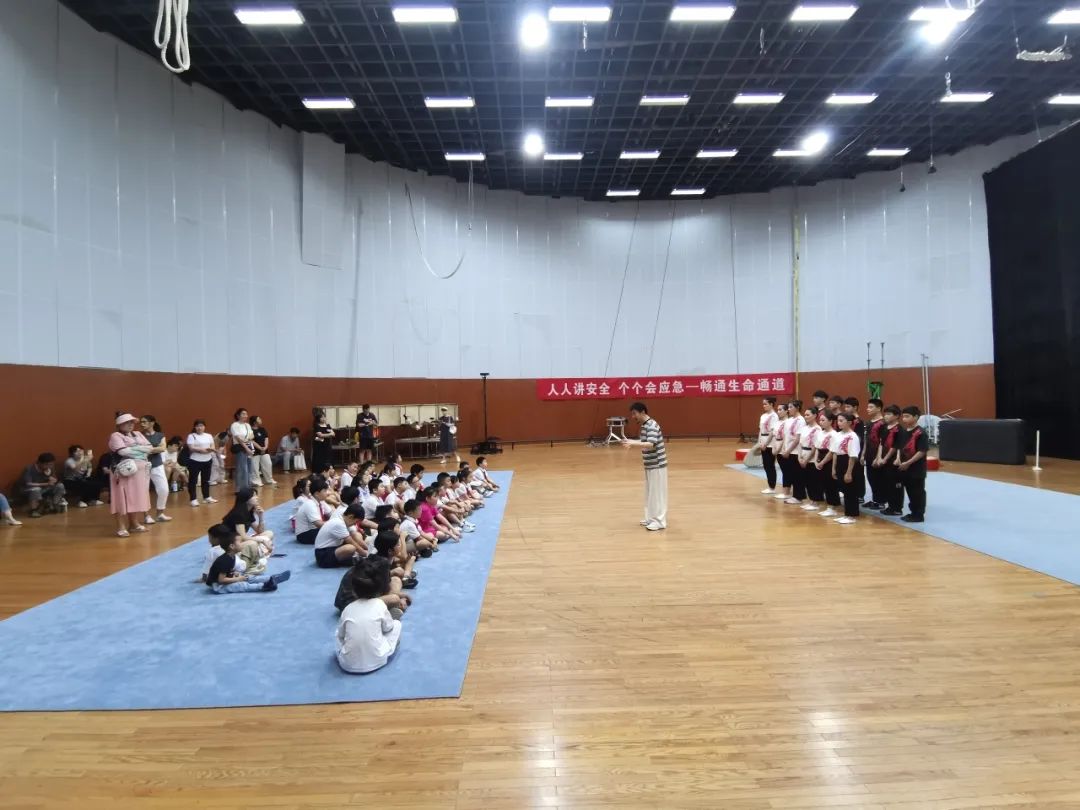 "泉"在济南过暑假|济南市杂技团组织研学活动