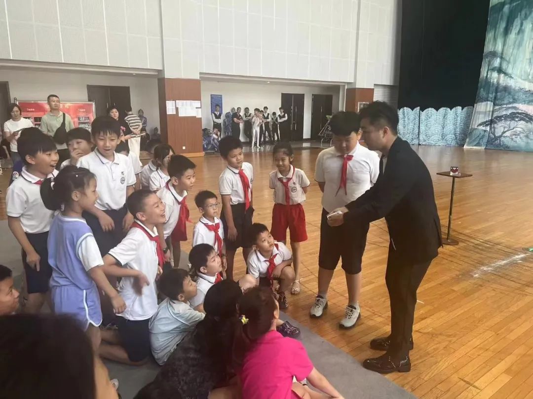 "泉"在济南过暑假|济南市杂技团组织研学活动