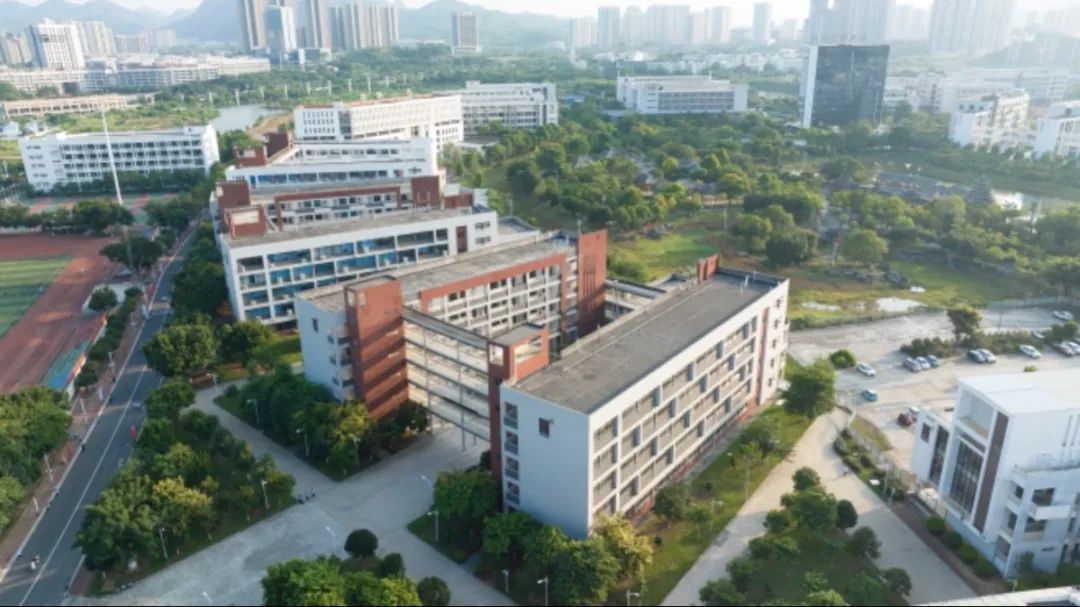 探校直播丨主播洲扬带你云逛柳州市第一职业技术学校