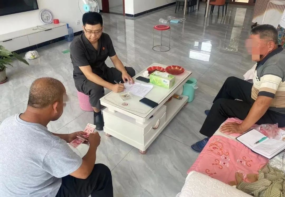 于是法官主动上门调解,与双方"面对面"沟通,耐心释法明理.