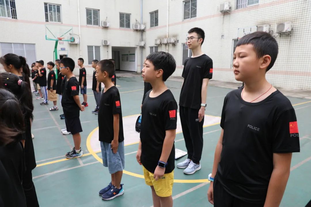 警徽闪耀  护航成长——四川省成都病犯监狱开展"警宝夏令营"活动