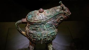 殷墟博物馆：“亚长”铜觥，身上多处“小象”动物纹丨河南安阳